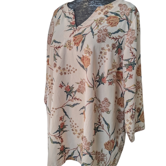 Pretty Floral Flowy Top C&E size 1xl - Picture 2 of 8